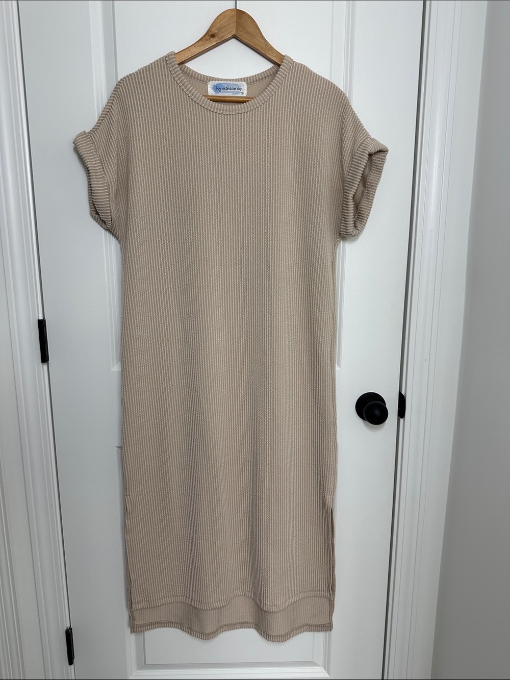 Big Water Blue Sky Women’s Knit Textured Midi T-Shirt Dress Beige S